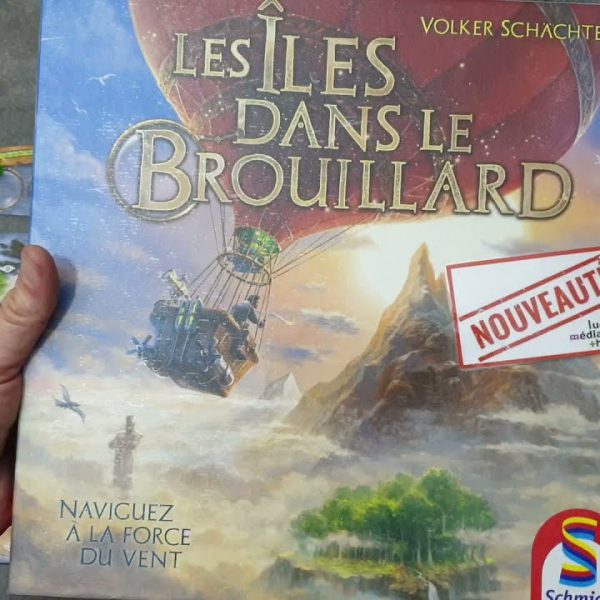 LES ILES DANS LE BROUILLARD