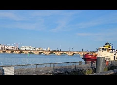 Bordeaux un mercredi soir ensoleillé proposé par expliquemoica Bordeaux un mercredi soir ensoleillé proposé par expliquemoica