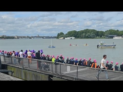 ça nage à Bordeaux vidéo proposé par  expliquemoica